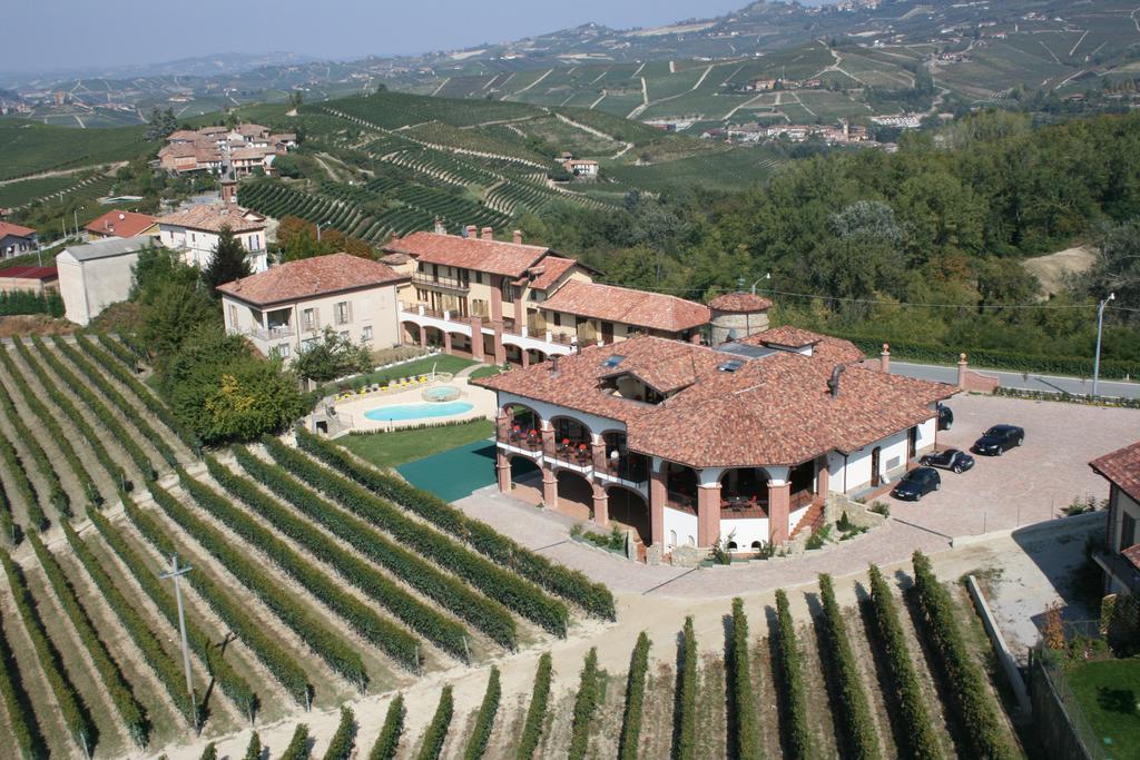Tota Virginia Antico Podere Serralunga d'Alba Exterior photo