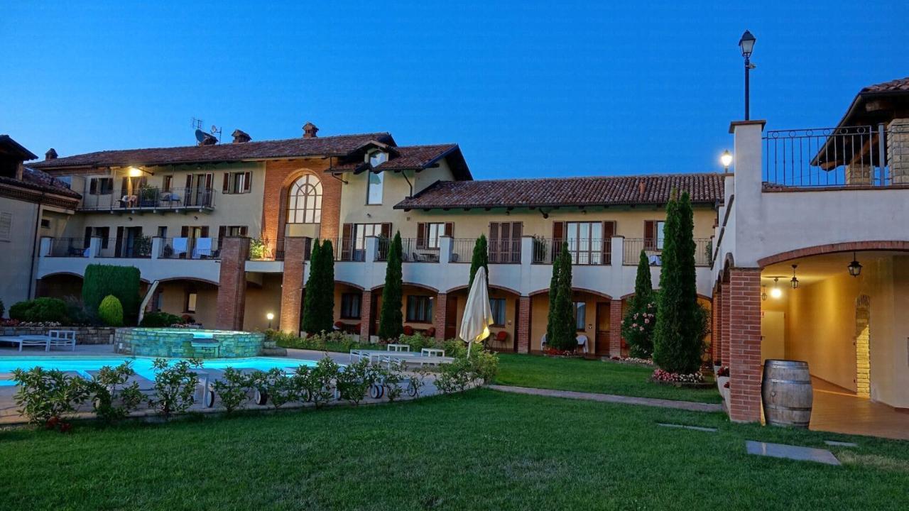 Tota Virginia Antico Podere Serralunga d'Alba Exterior photo